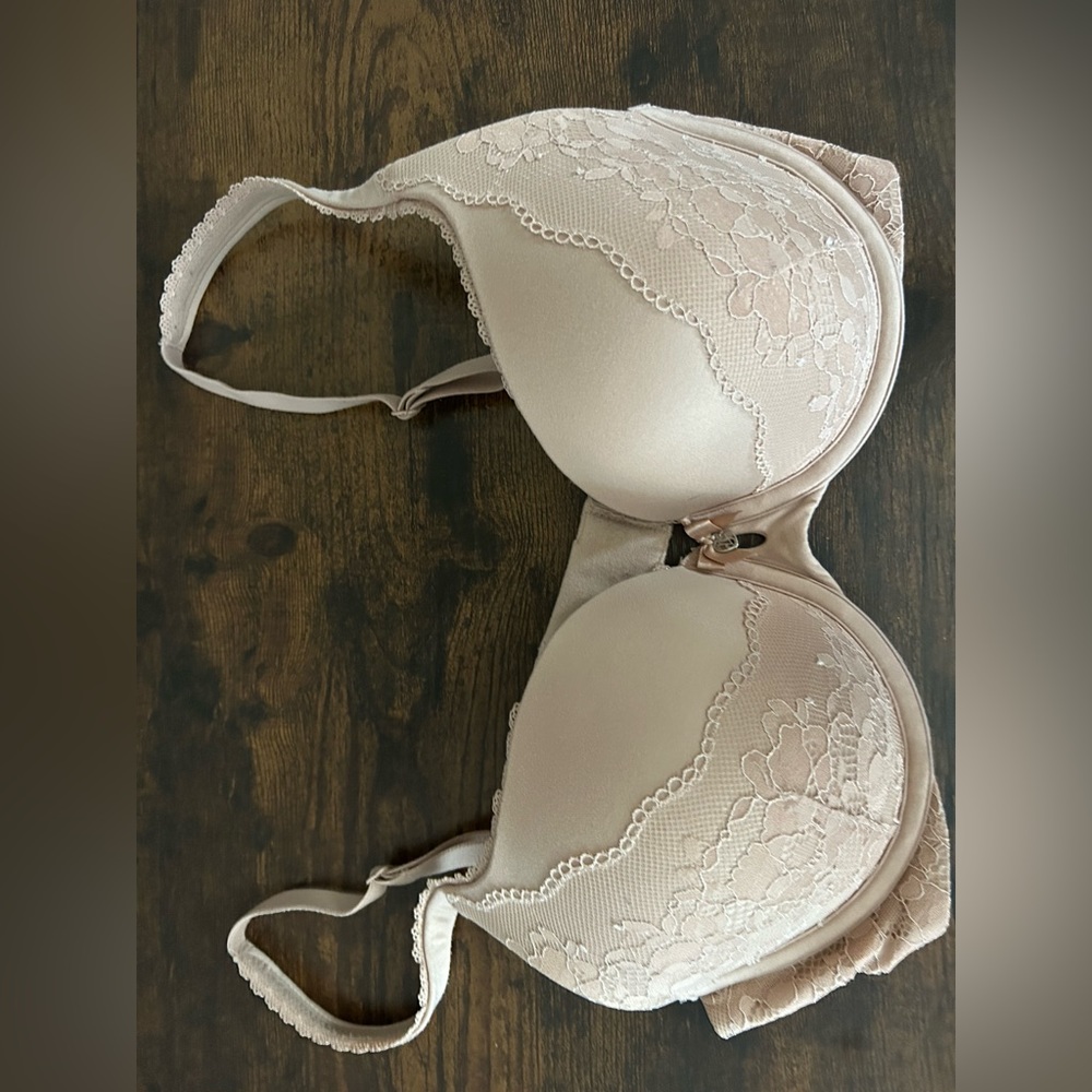 32 DD Victoria Secret bra worn a couple times